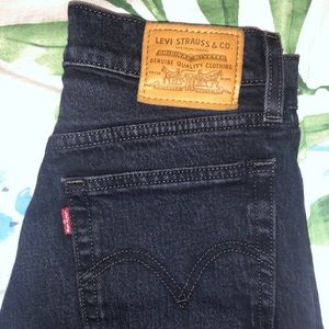 Black wedgie Levi’s